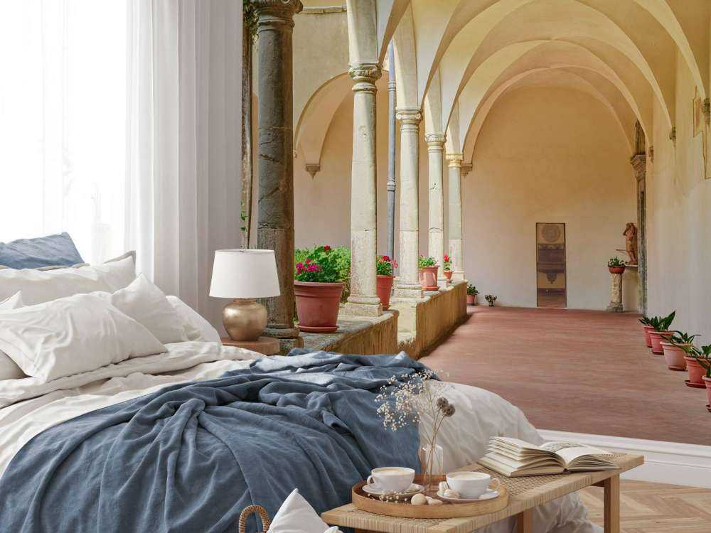 Dziedziniec z łukami i roślinami