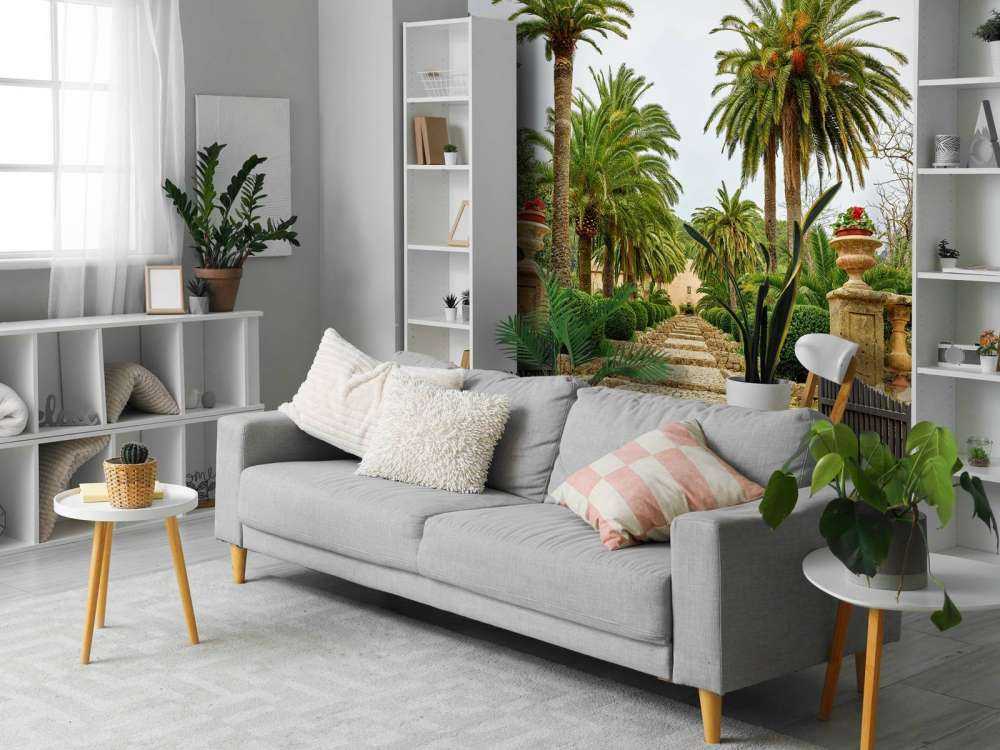 Palmy wzdłuż kamiennych stopni