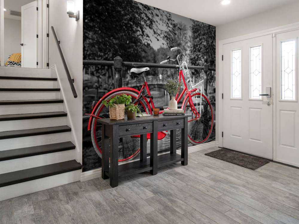 Czerwony rower na moście