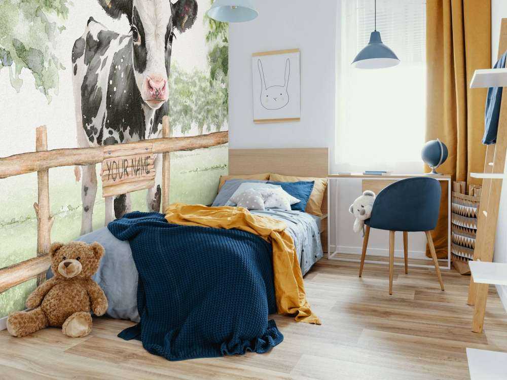 Młoda krowa na łące