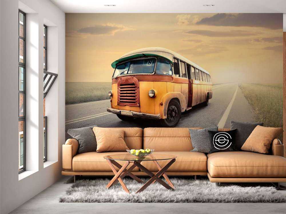 Autobus na bezludnej drodze