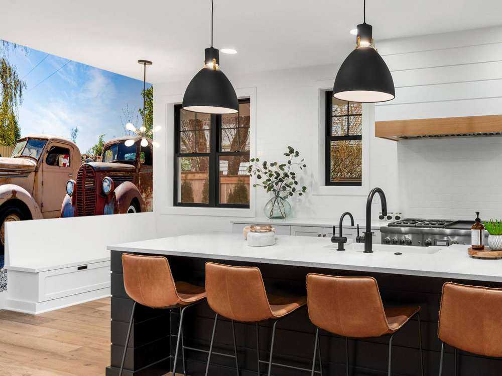 Rdzewiejące stare ciężarówki