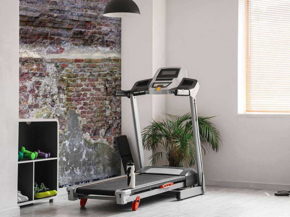 Stara, skruszona ściana