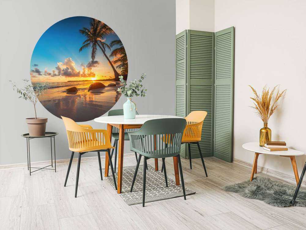 Palmy o zachodzie słońca