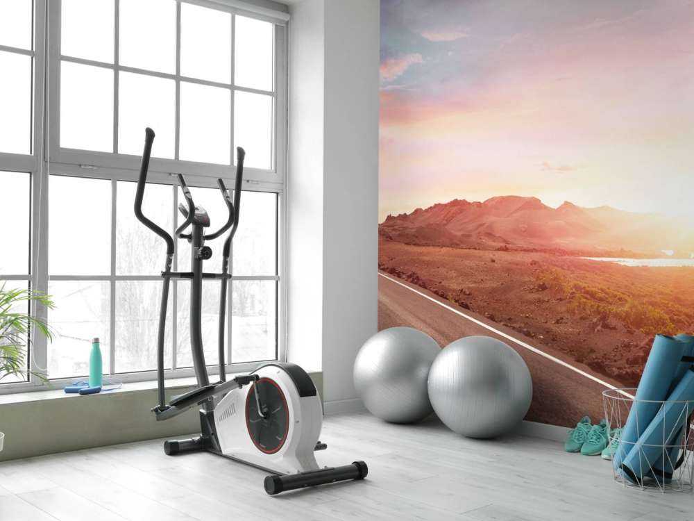 Droga wzdłuż jeziora