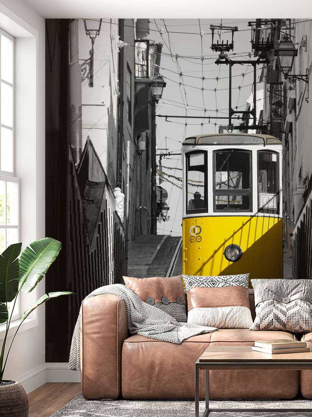 Tramwaj czarno-biały żółty