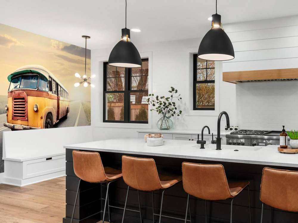 Autobus na bezludnej drodze