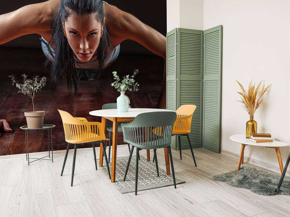 Kobieta robiąca pompki