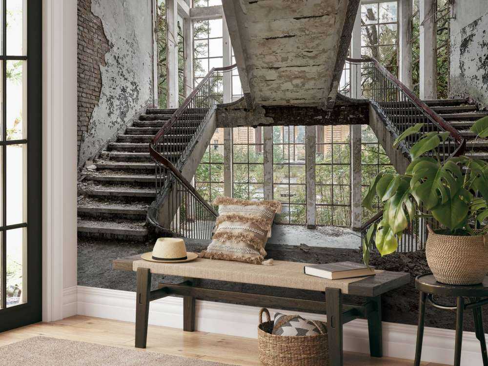 Schody w opuszczonej szkole