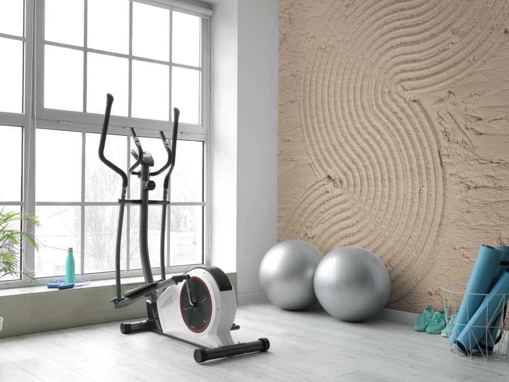 Organiczne linie i struktury obszycia w kolorze taupe