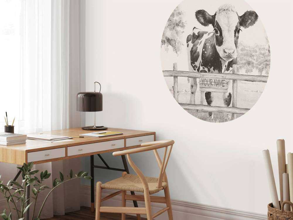 Mała krowa na łące beżowy