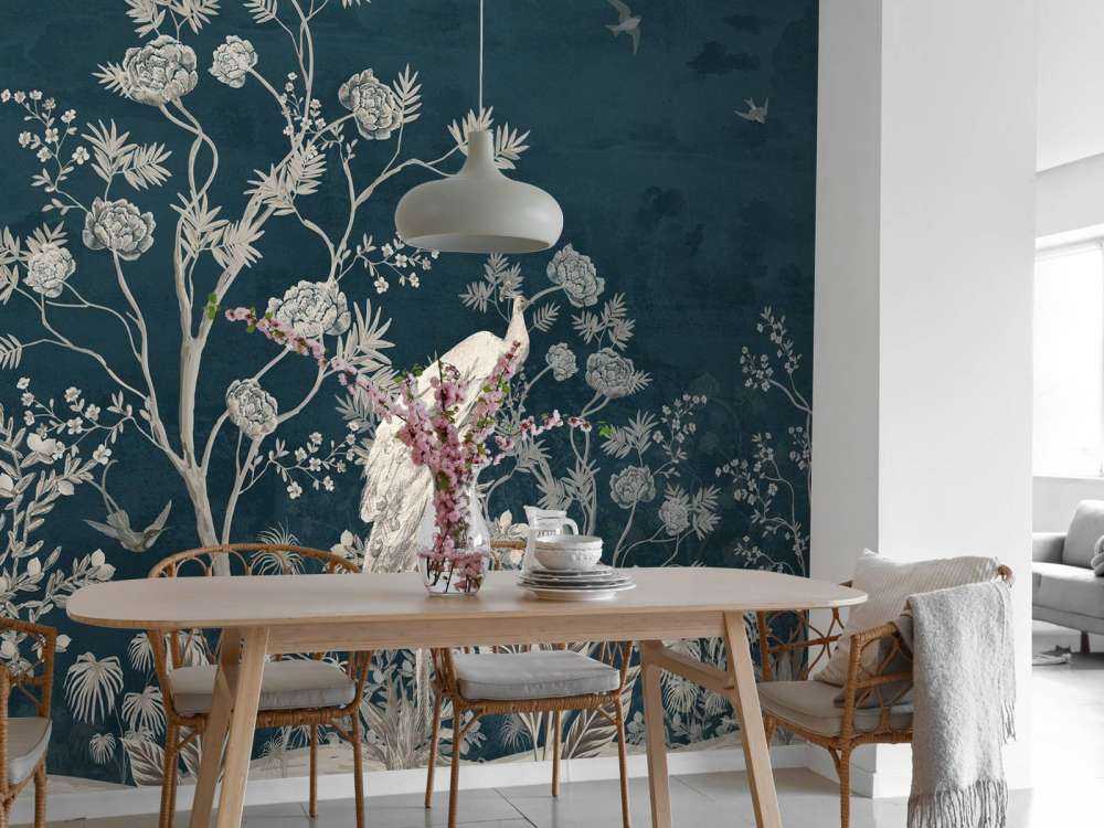 Splendor Pawia w Nocnym Ogrodzie