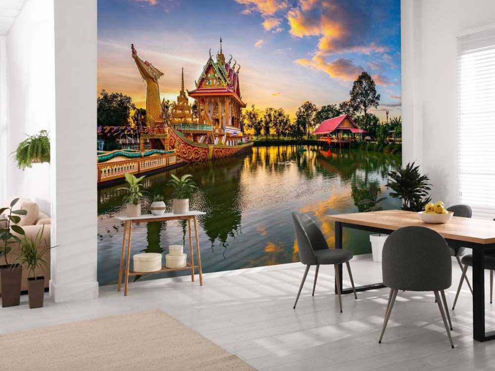 Huge Thai Suphannahong