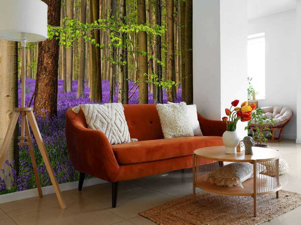 Las z fioletowymi kwiatami