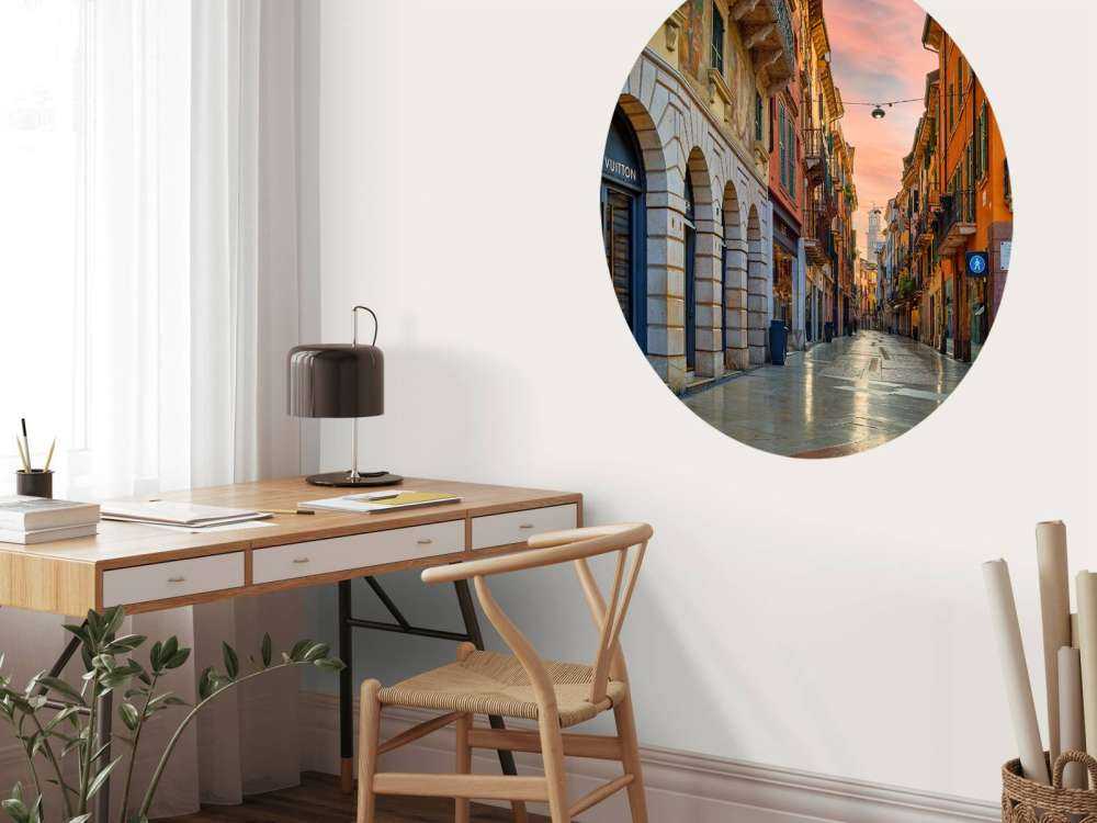 Ulica handlowa o wschodzie słońca