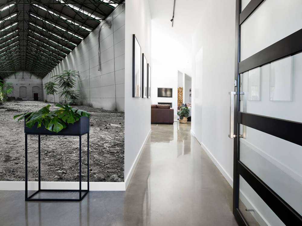 Hala przemysłowa z roślinami