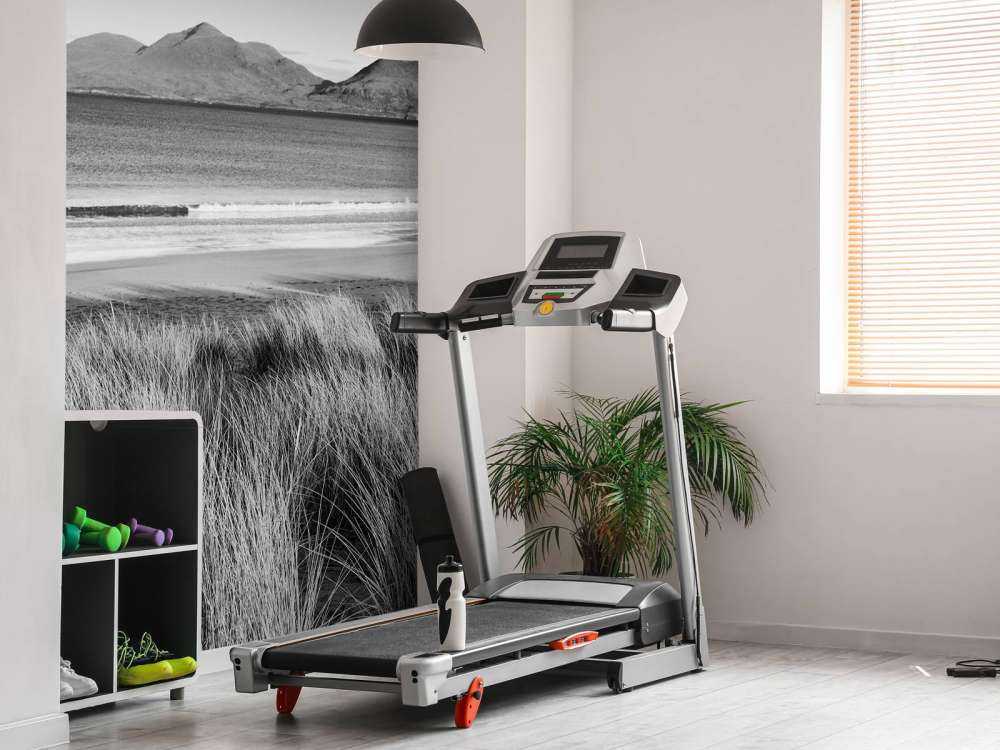 Trawa, plaża i góry