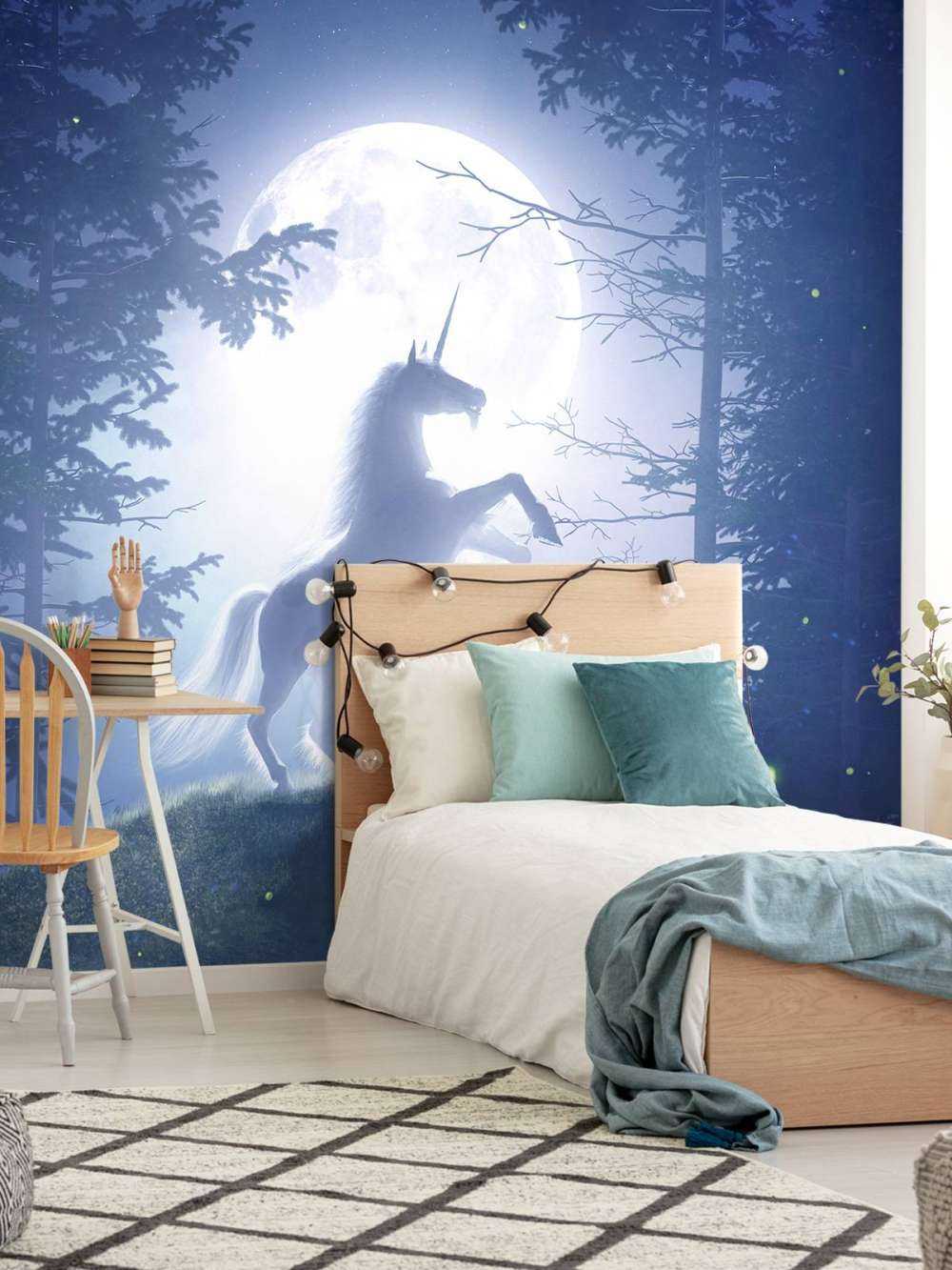 Jednorożec przy pełni księżyca