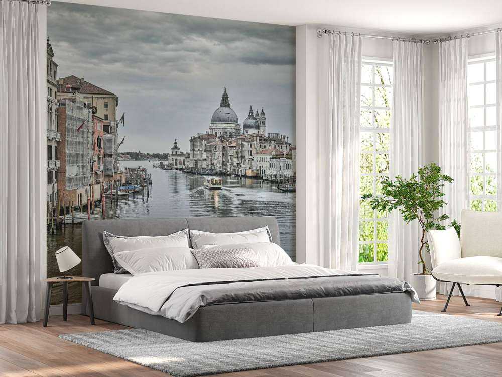 Kanał z łodziami w Wenecji