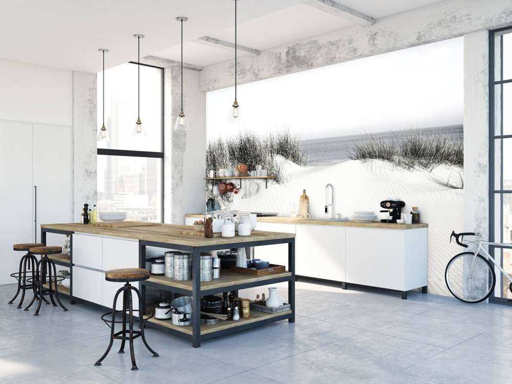 Przejście z wydmy na plażę czarno-białe