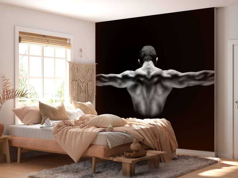 Człowiek z wyciągniętymi ramionami