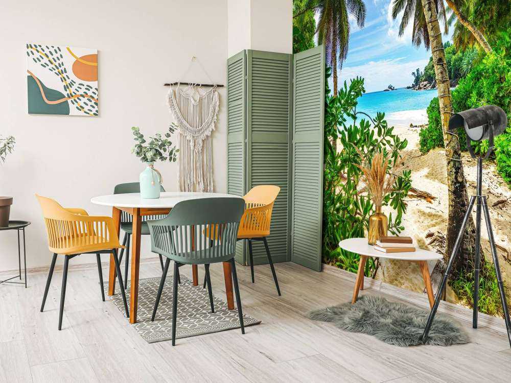 Plaża między palmami