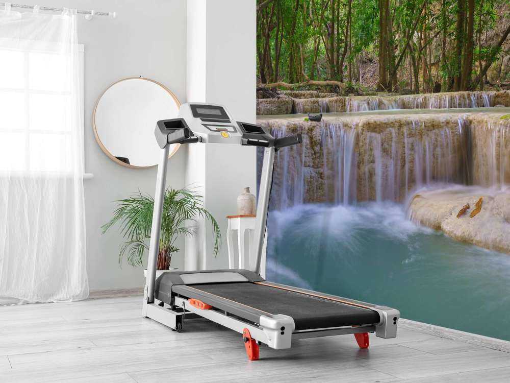 Wodospad w głębokim lesie deszczowym