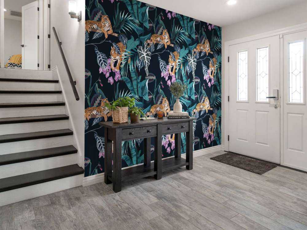 Tygrysy, liście i kwiaty