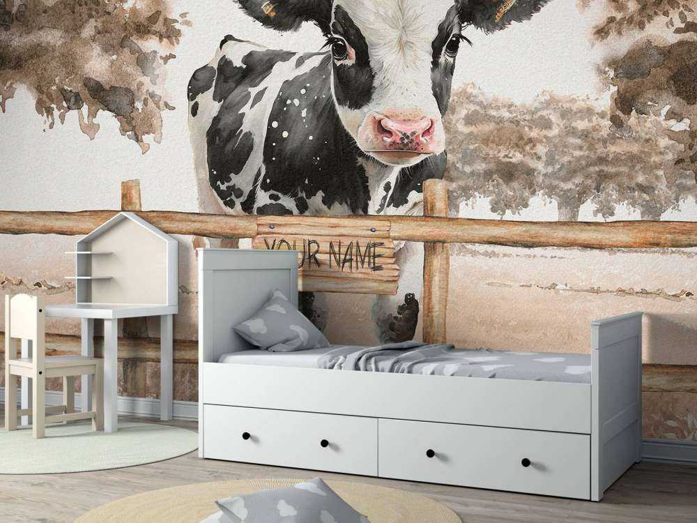 Młoda krowa na łące taupe