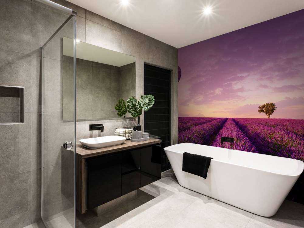 Lawendowe pole i balon na gorące powietrze