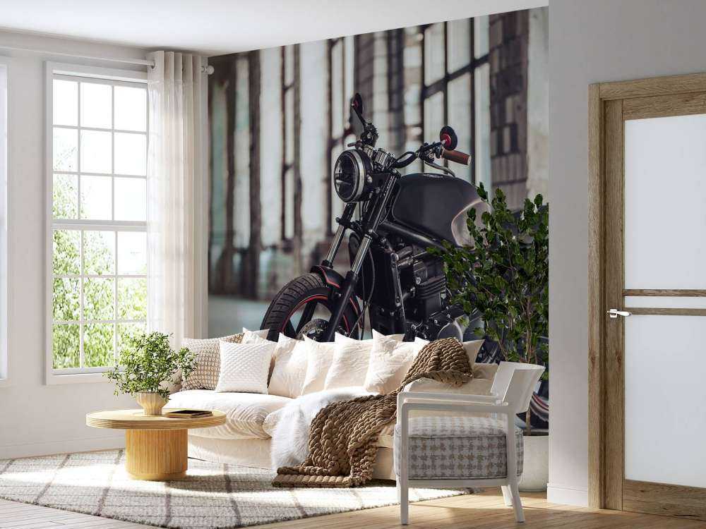 Matowy czarny motocykl