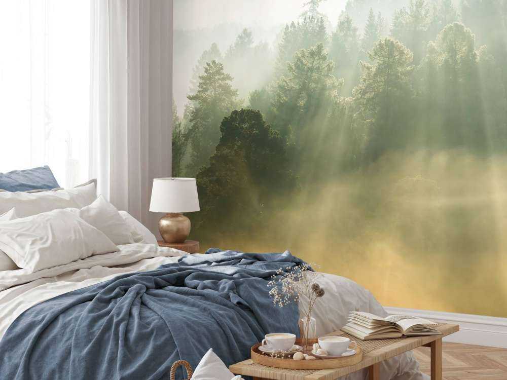 Wschód słońca między wzgórzami