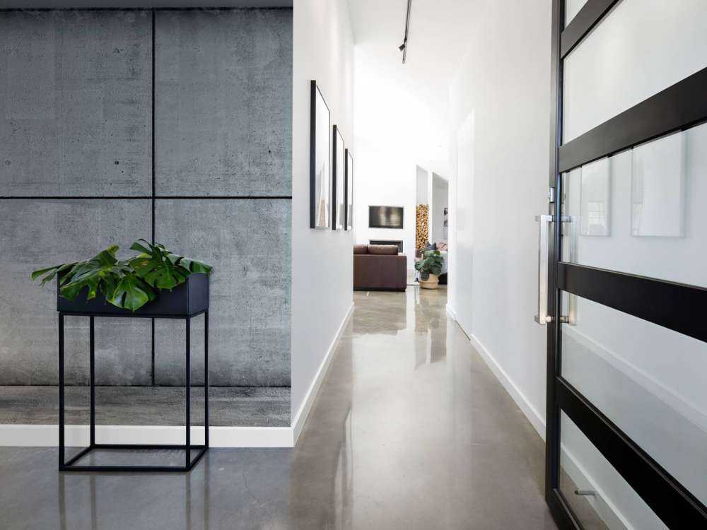 Torebka dziurkowana z betonowym tłem