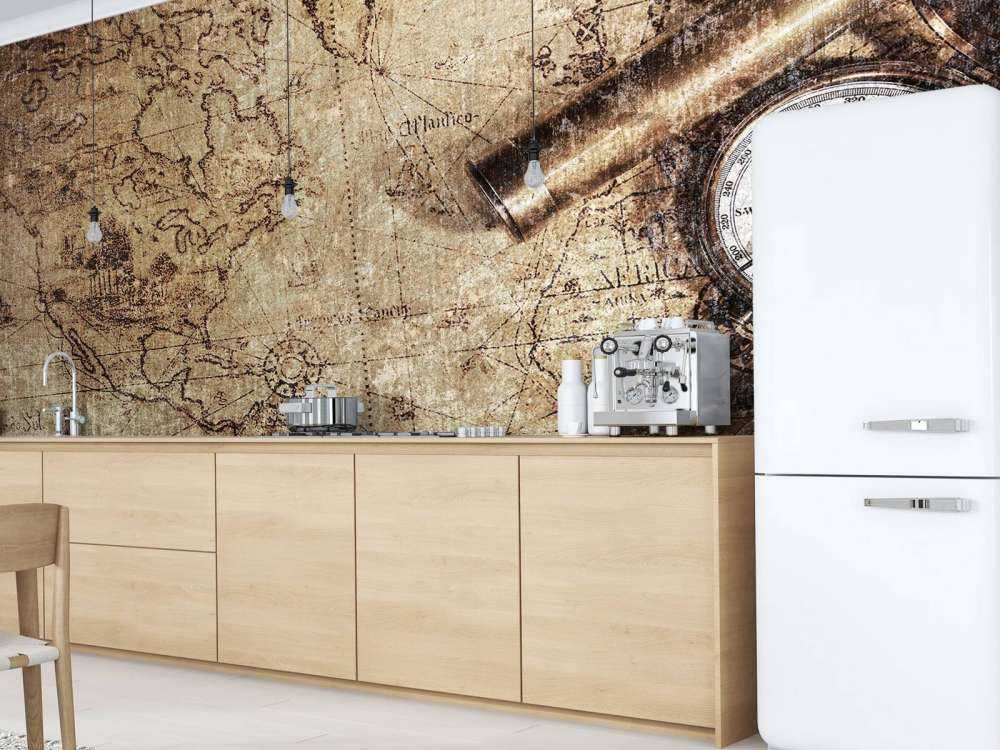 Mapa świata z kompasem