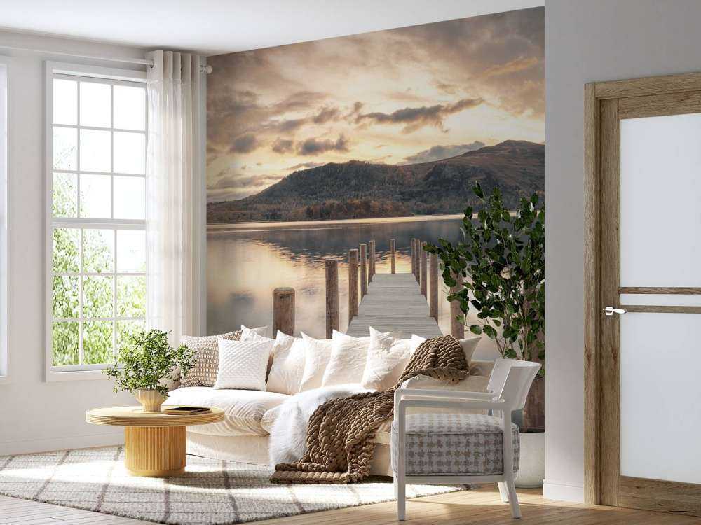 Drewniane molo nad jeziorem