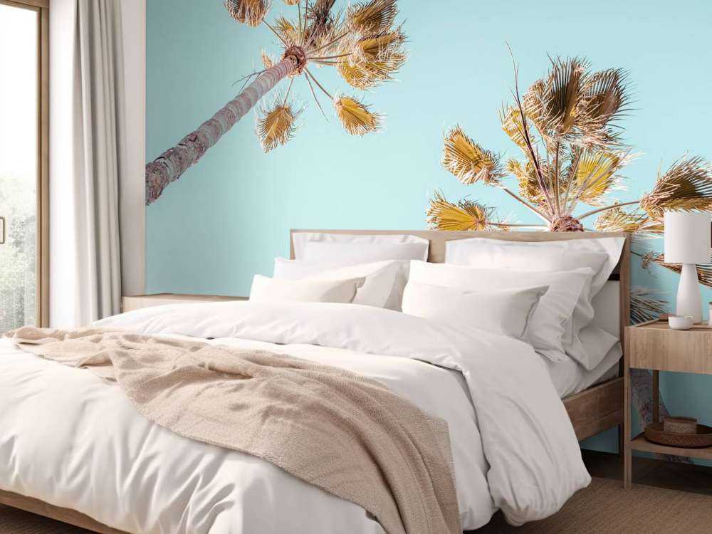 Palmy z niebieskim niebem