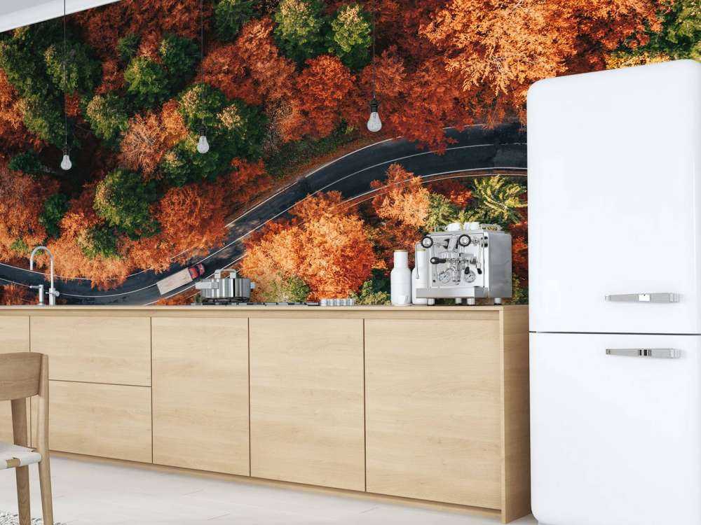 Droga wijąca się z ciężarówką