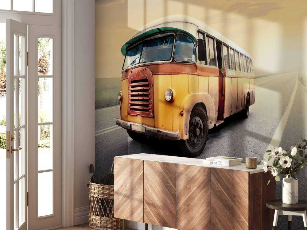 Autobus na bezludnej drodze