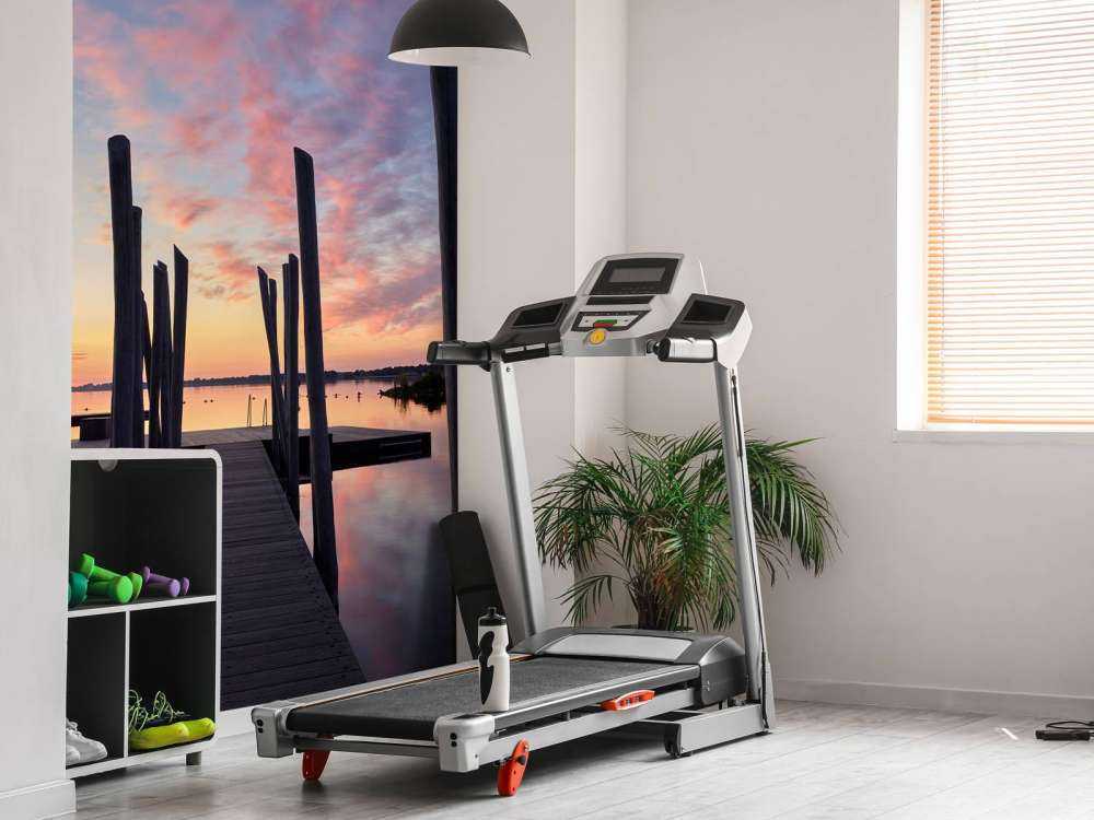 Wschód słońca w dołku pływackim