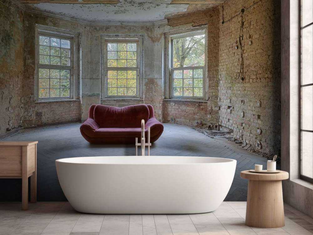 Ławka w opuszczonym pomieszczeniu