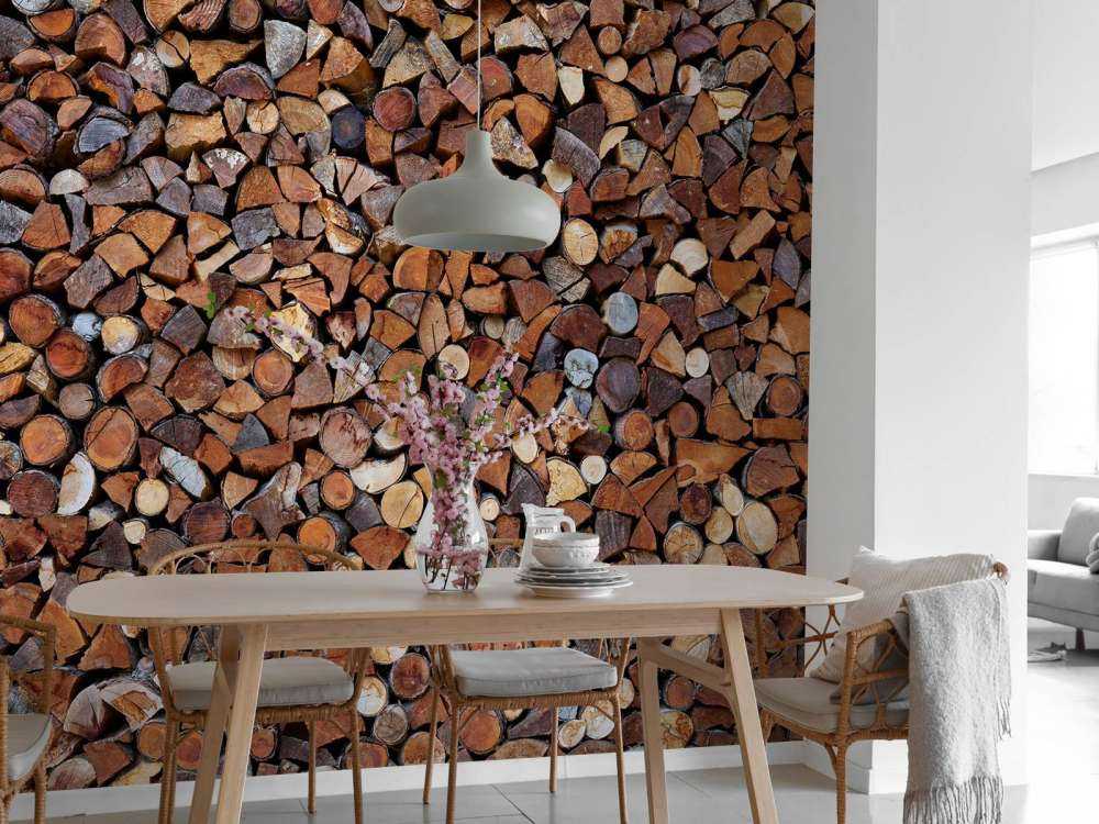 Drewno ułożone w stosy