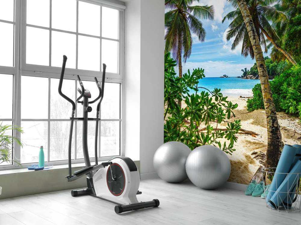 Plaża między palmami