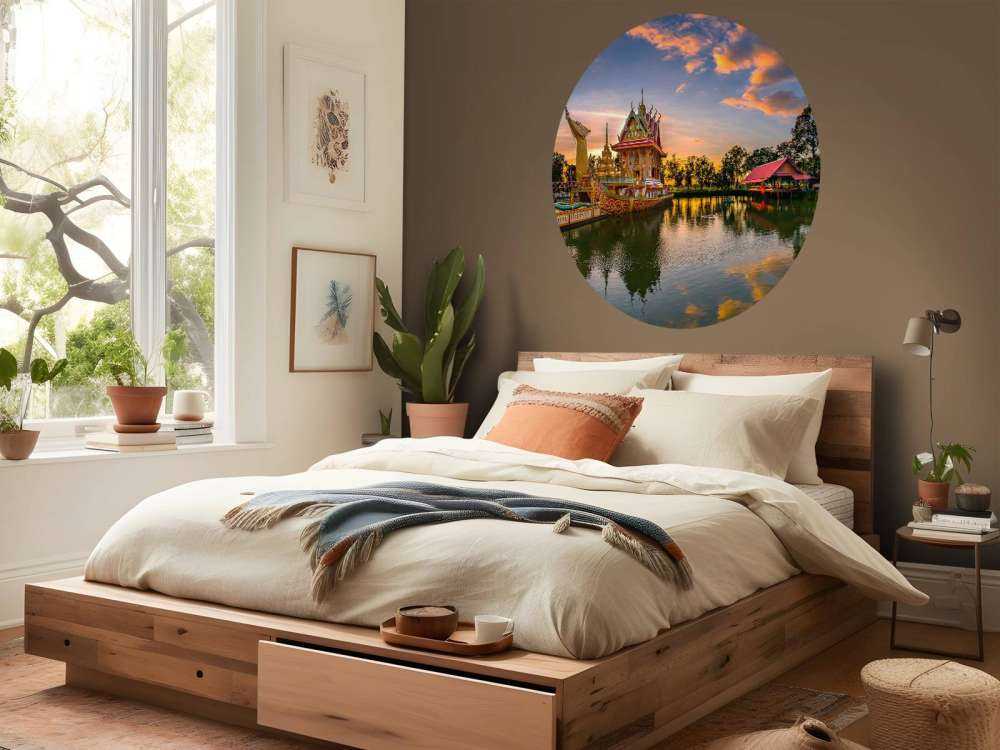 Huge Thai Suphannahong