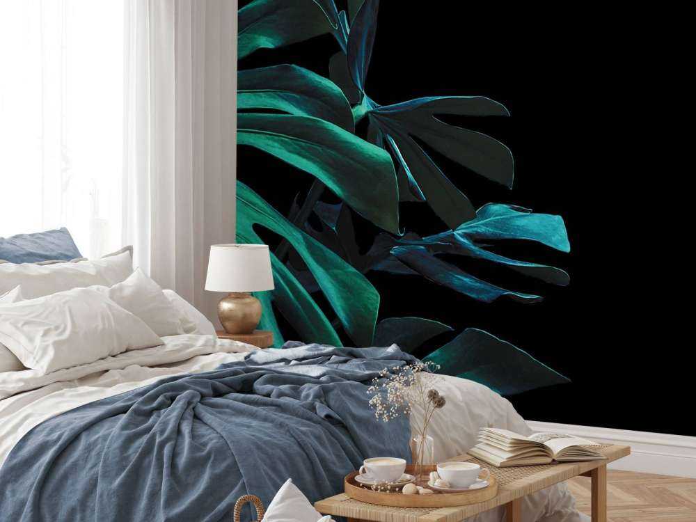 Liście tropikalne na czarnym tle