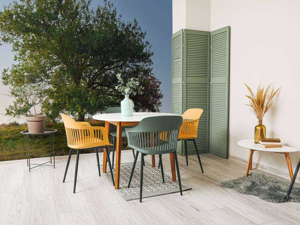 Samotne drzewo na wrzosowisku