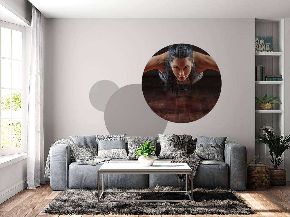 Kobieta robiąca pompki