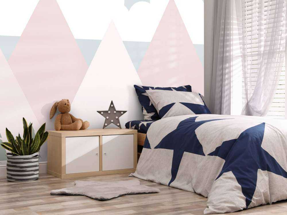 Różowe góry z sosnami