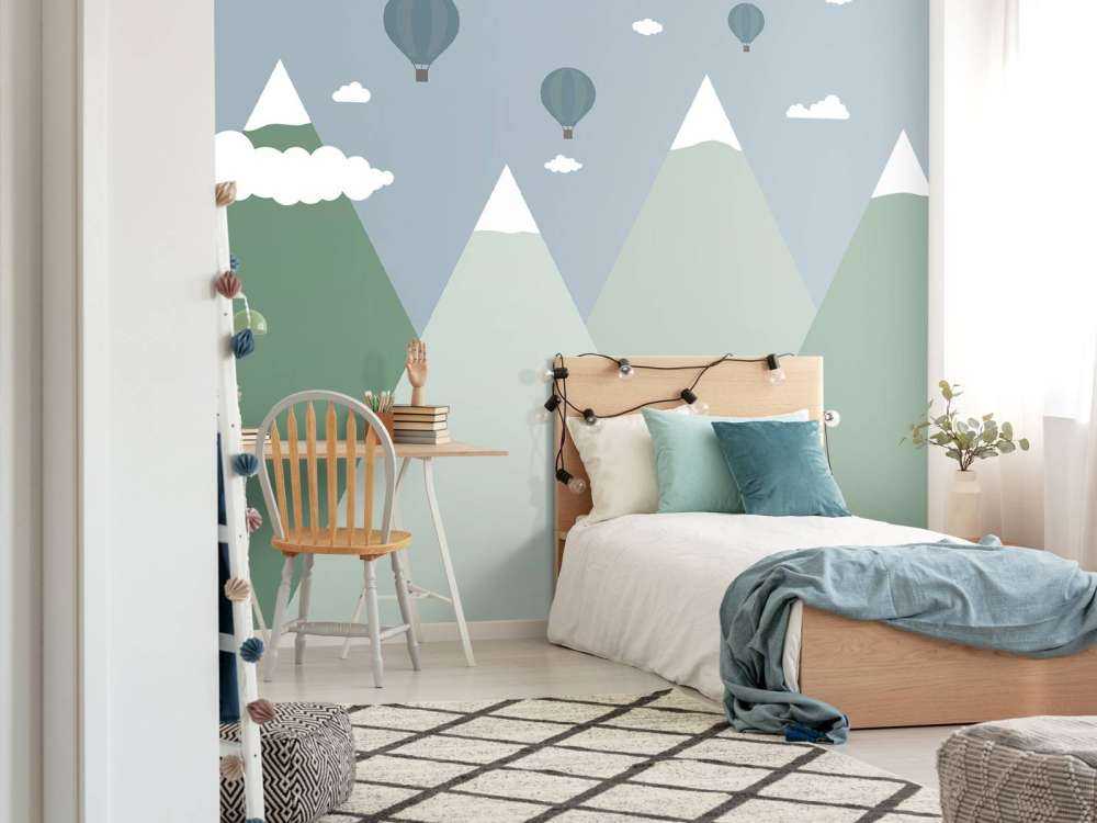 Górski krajobraz z balonami na gorące powietrze