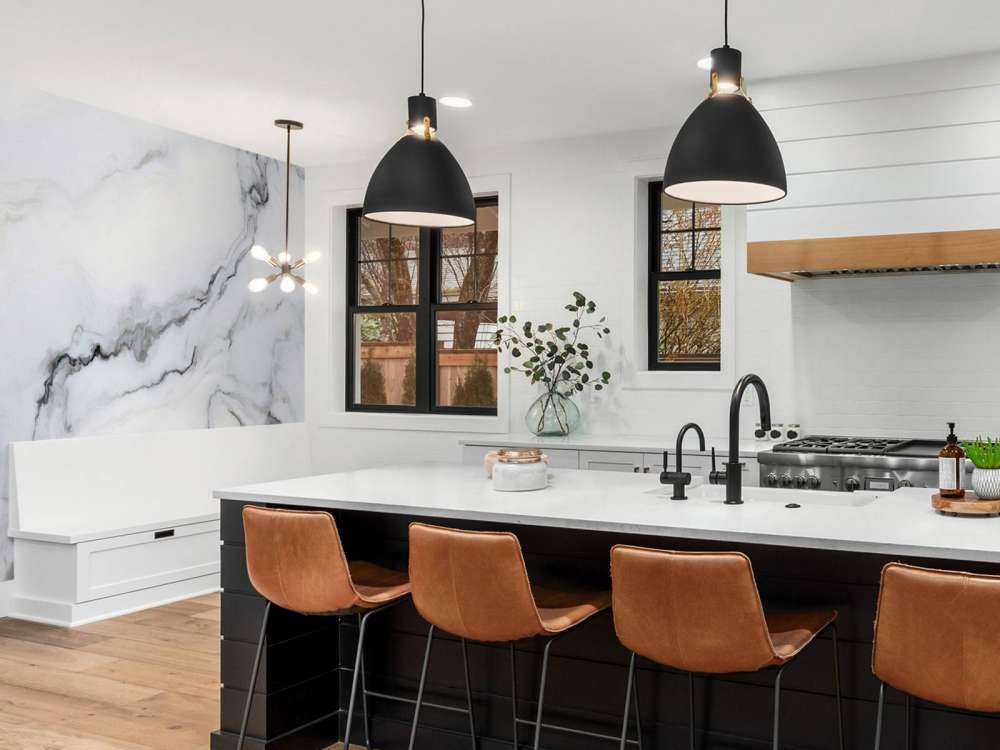 Biały, kręcony marmur