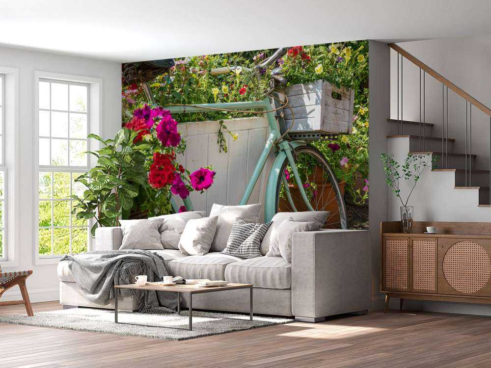 Stary rower z kwiatami